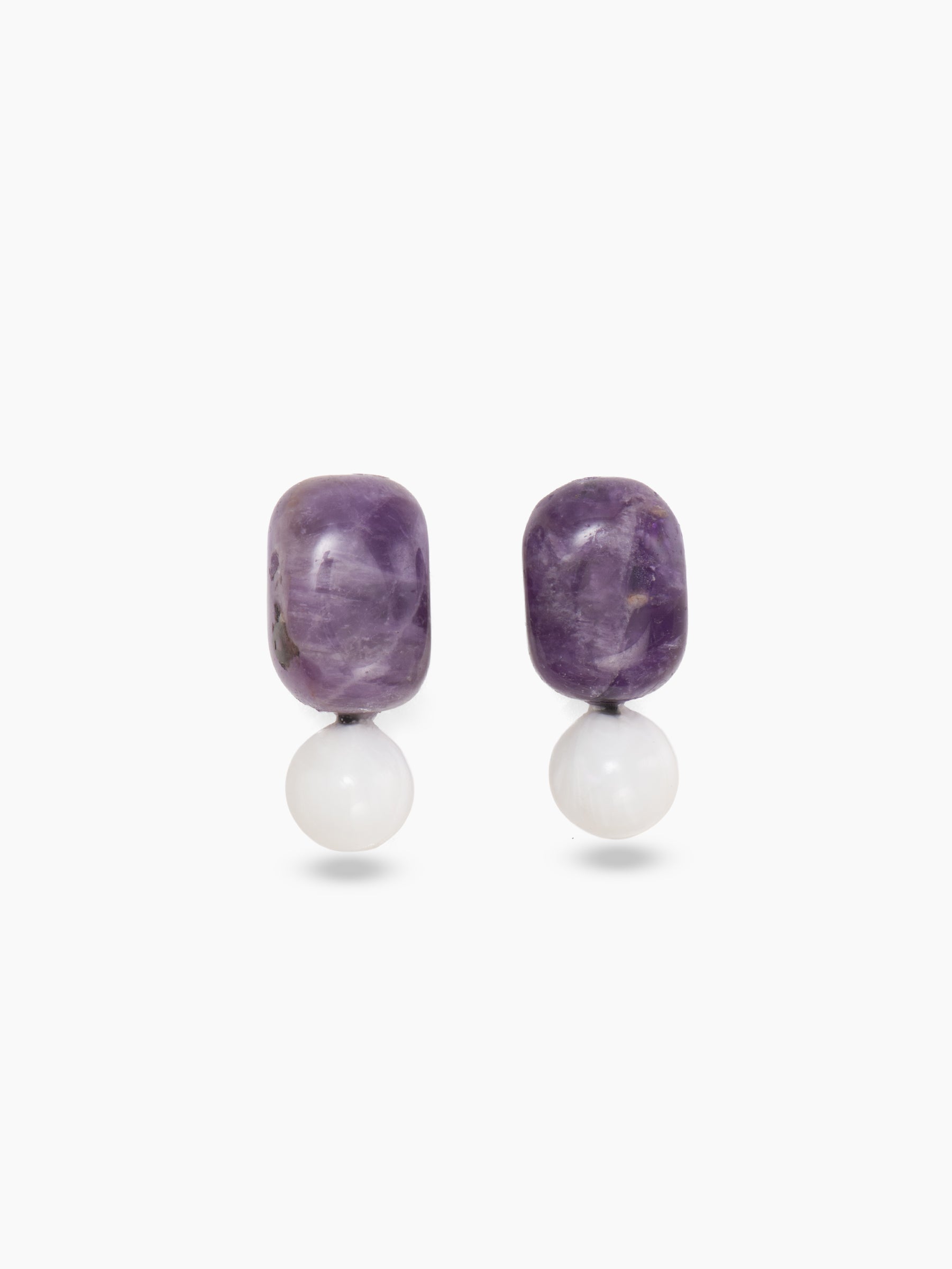Mor ametist ve doğal sedef (mother of pearl) taşlı tasarım küpe ön görünüm