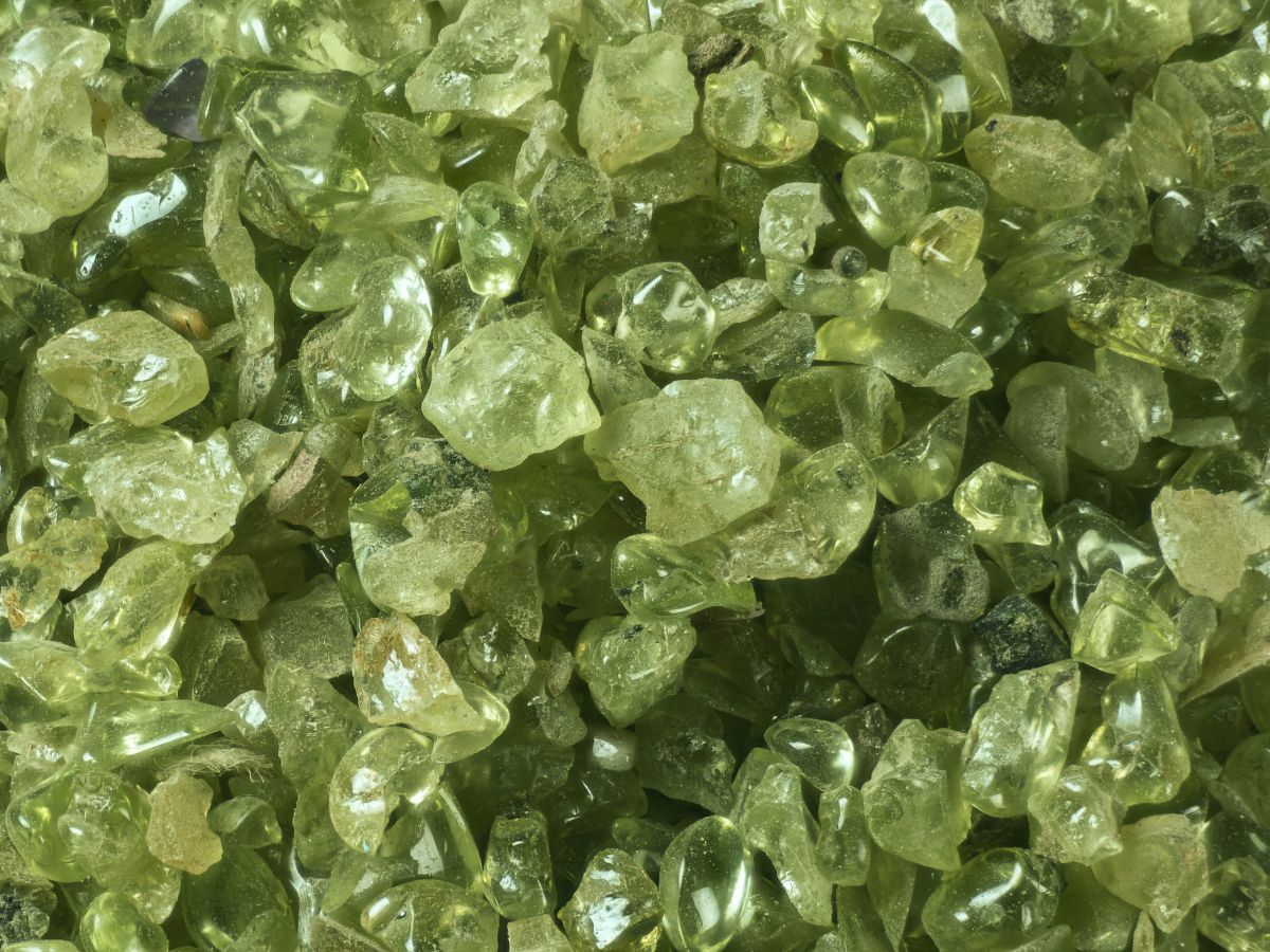 Peridot taşı takı koleksiyonu kapak görseli, doğal yeşil taşlar.